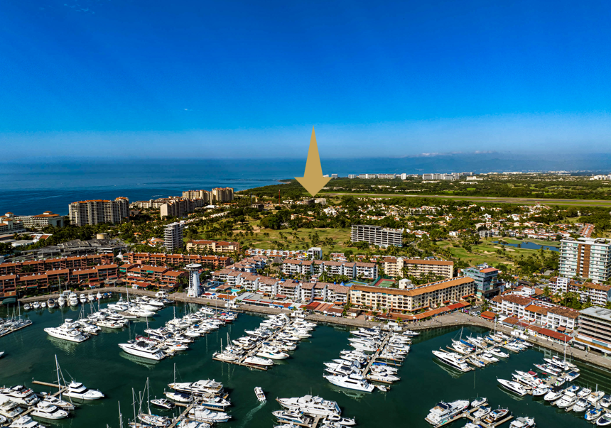 Marina Vallarta aerial view showing Avanti